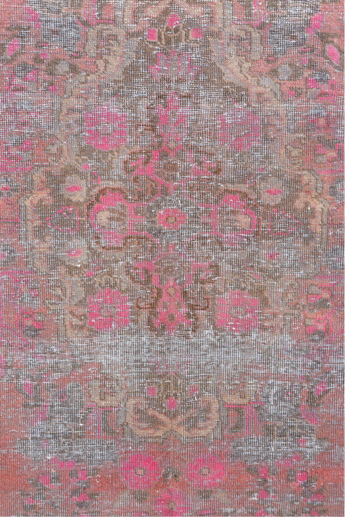 Vintage Distressed Area Rug (4' x 8')